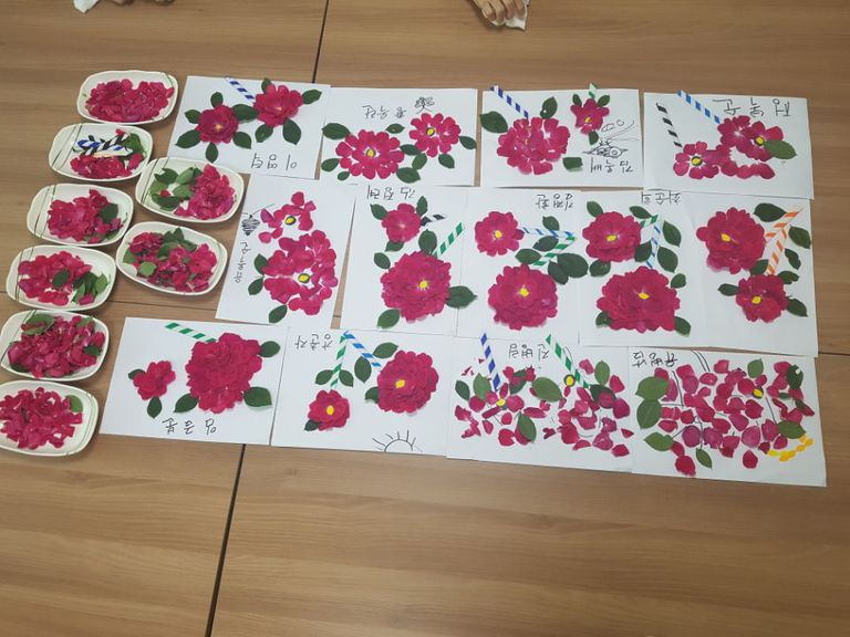 [2018년 6월  8일] 장미꽃잎 붙이기