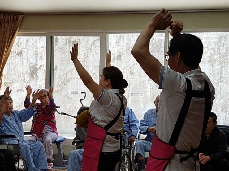 [2017년 4월 4일] 손뼉치기 & 미니정원 산책